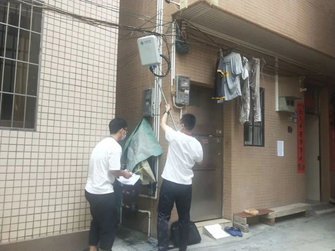 番禺傍江东村一房屋出现问题引邻居担忧，广东德誉出手协调解决